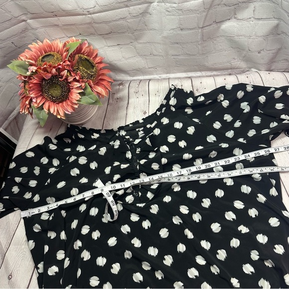 Lane Bryant abstract polka dot Patterned Blouse 3X ruffles coquette flowy - Picture 5 of 6